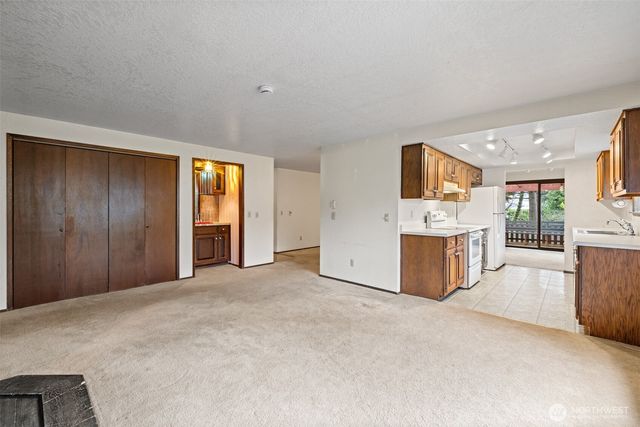 210 E Hawthorne Place, Port Angeles, WA 98362