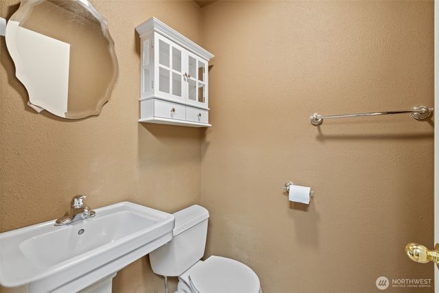 210 E Hawthorne Place, Port Angeles, WA 98362