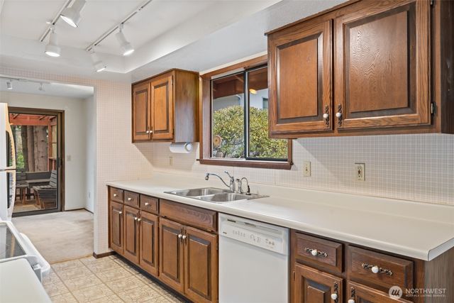 210 E Hawthorne Place, Port Angeles, WA 98362