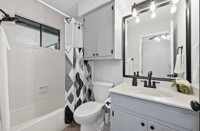 275 Mooring CIR A, Lakeway, TX 78734