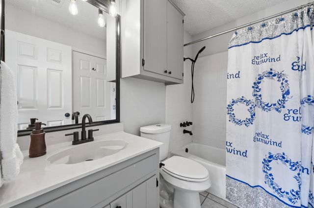 275 Mooring CIR A, Lakeway, TX 78734