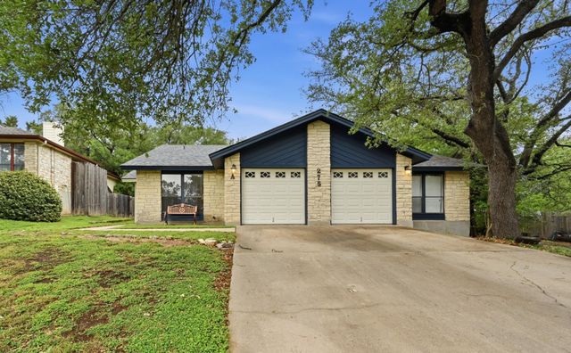 275 Mooring CIR A, Lakeway, TX 78734