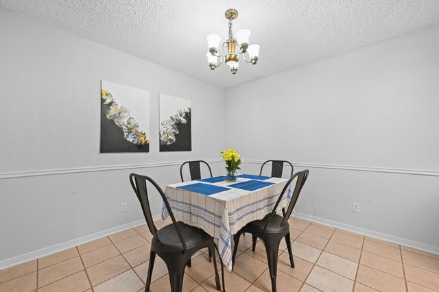 275 Mooring CIR A, Lakeway, TX 78734