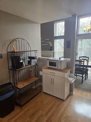 1328 Shawford Way, Elgin, IL 60120