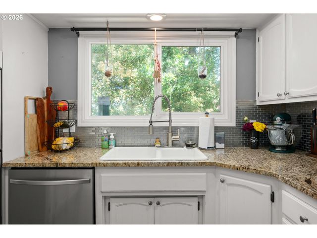 2696 TERRACE VIEW Dr, Eugene, OR 97405