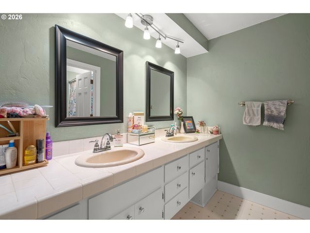 2696 TERRACE VIEW Dr, Eugene, OR 97405