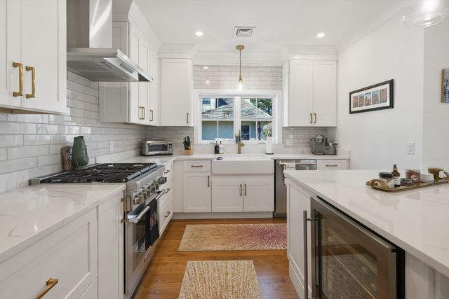 20 Lawrence 2, Wakefield, MA 01880