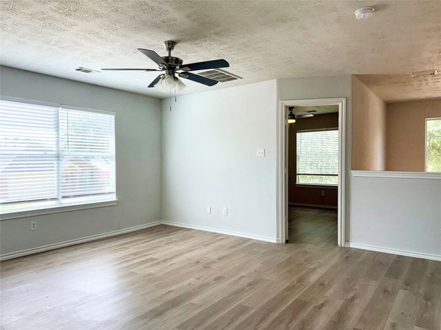 6927 Pheasant Oak Drive, Houston, TX 77083