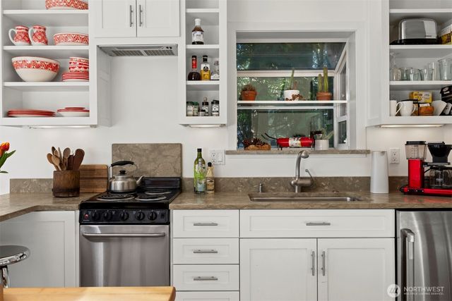 2111 Dellesta Drive, Bellingham, WA 98226