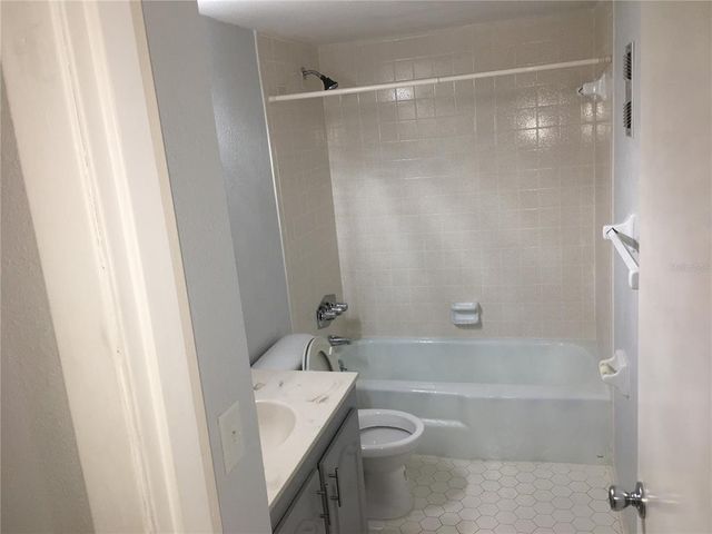 333 LAKE HOWARD DRIVE NW 204C, Winter Haven, FL 33880