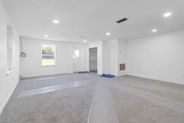 215 Pole Bridge Road, Seagoville, TX 75159