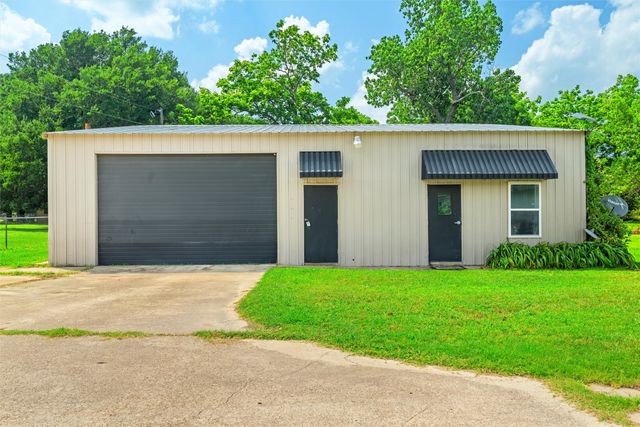 215 Pole Bridge Road, Seagoville, TX 75159