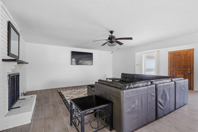 215 Pole Bridge Road, Seagoville, TX 75159