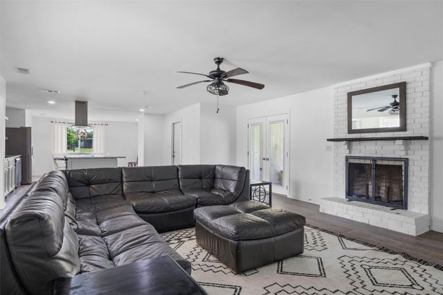 215 Pole Bridge Road, Seagoville, TX 75159