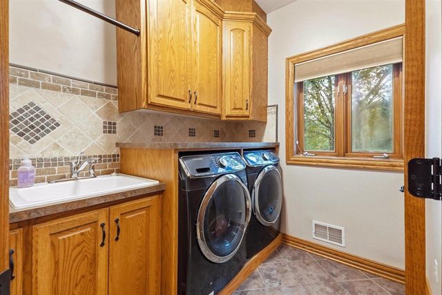 W346S9520 Jericho COURT, Eagle, WI 53119