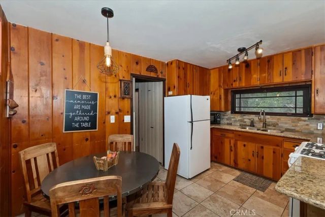 770 Cottage Grove, Lake Arrowhead, CA 92352