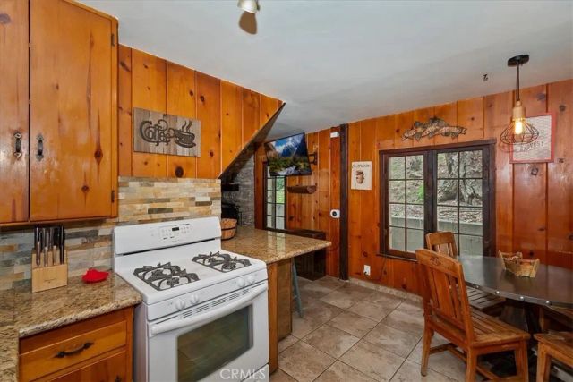770 Cottage Grove, Lake Arrowhead, CA 92352