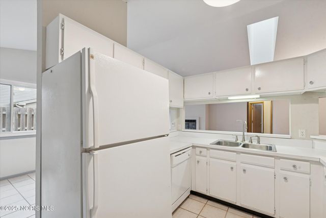 710 Hilltop Lane, Toledo, OH 43615