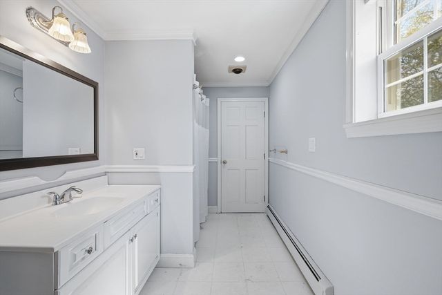 105 Lakeshore Dr, Georgetown, MA 01833
