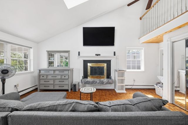105 Lakeshore Dr, Georgetown, MA 01833