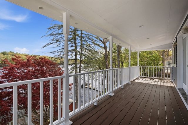 105 Lakeshore Dr, Georgetown, MA 01833