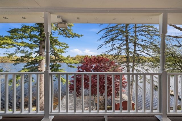 105 Lakeshore Dr, Georgetown, MA 01833