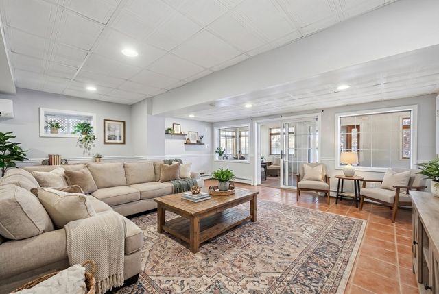 105 Lakeshore Dr, Georgetown, MA 01833