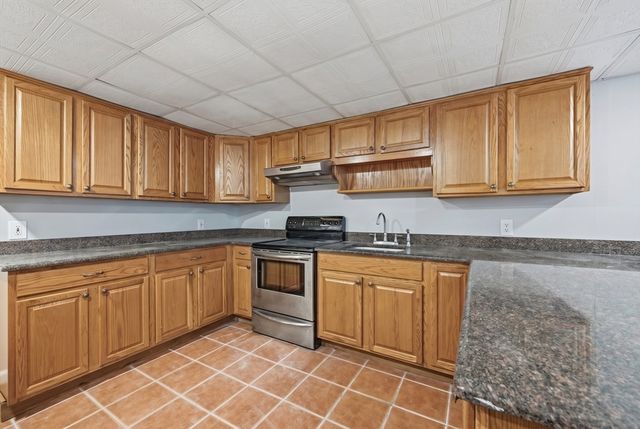 105 Lakeshore Dr, Georgetown, MA 01833