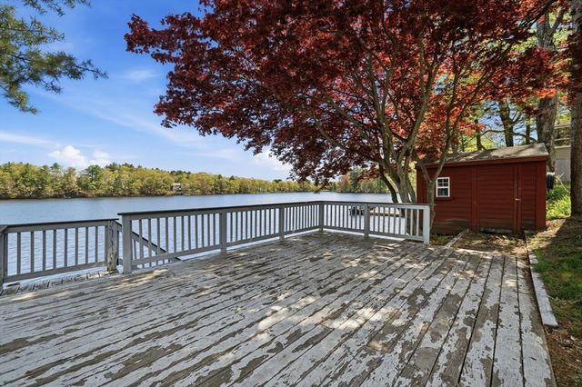 105 Lakeshore Dr, Georgetown, MA 01833