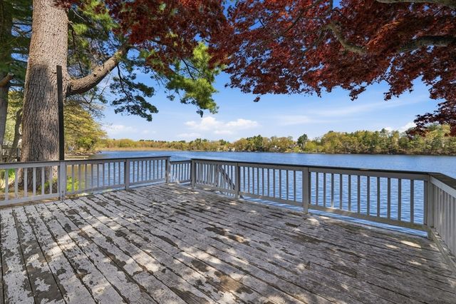 105 Lakeshore Dr, Georgetown, MA 01833