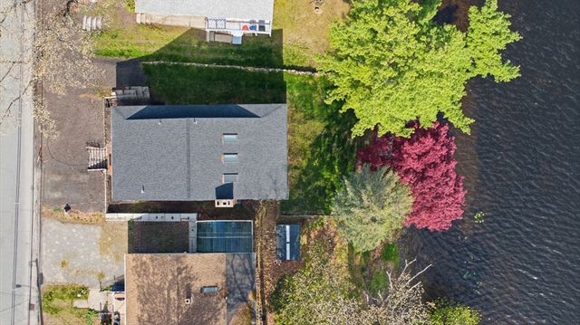 105 Lakeshore Dr, Georgetown, MA 01833