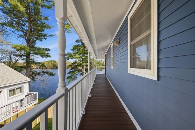105 Lakeshore Dr, Georgetown, MA 01833