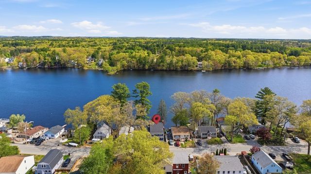 105 Lakeshore Dr, Georgetown, MA 01833