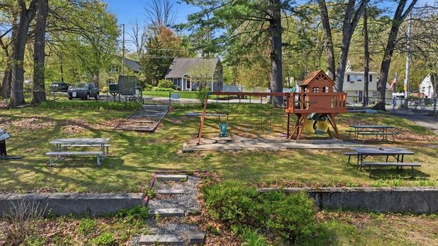 105 Lakeshore Dr, Georgetown, MA 01833