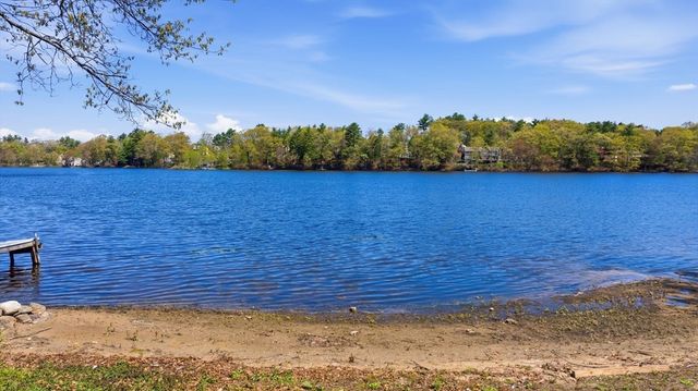 105 Lakeshore Dr, Georgetown, MA 01833