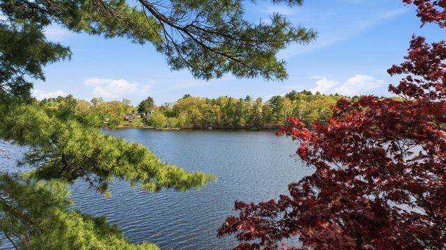 105 Lakeshore Dr, Georgetown, MA 01833