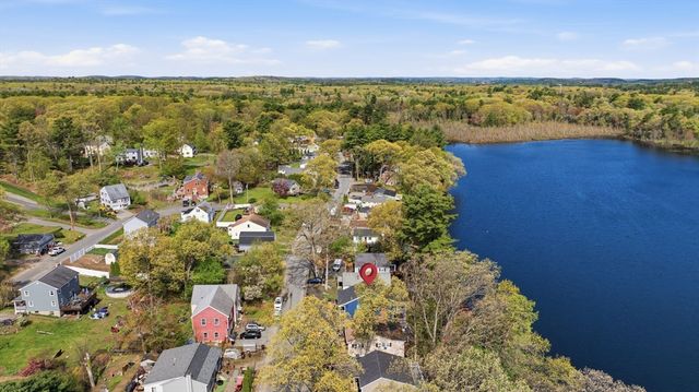 105 Lakeshore Dr, Georgetown, MA 01833