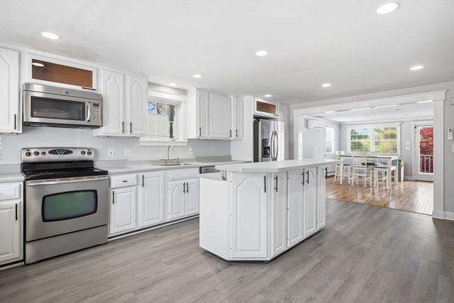105 Lakeshore Dr, Georgetown, MA 01833