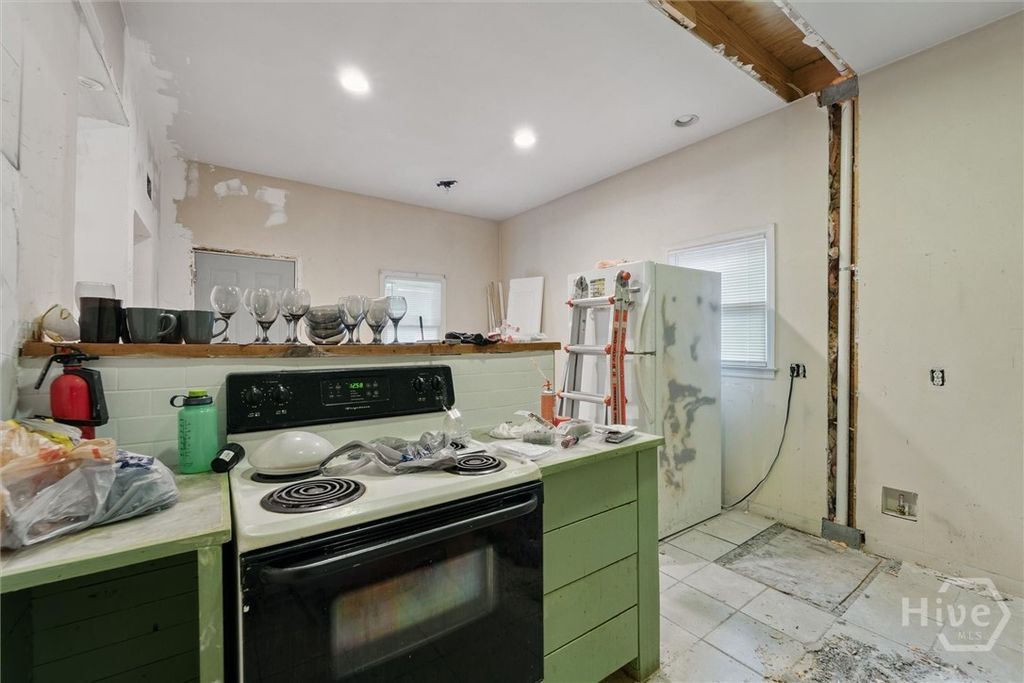 Image 12 of property listing at 818 W 37th Street, Savannah, GA 31415