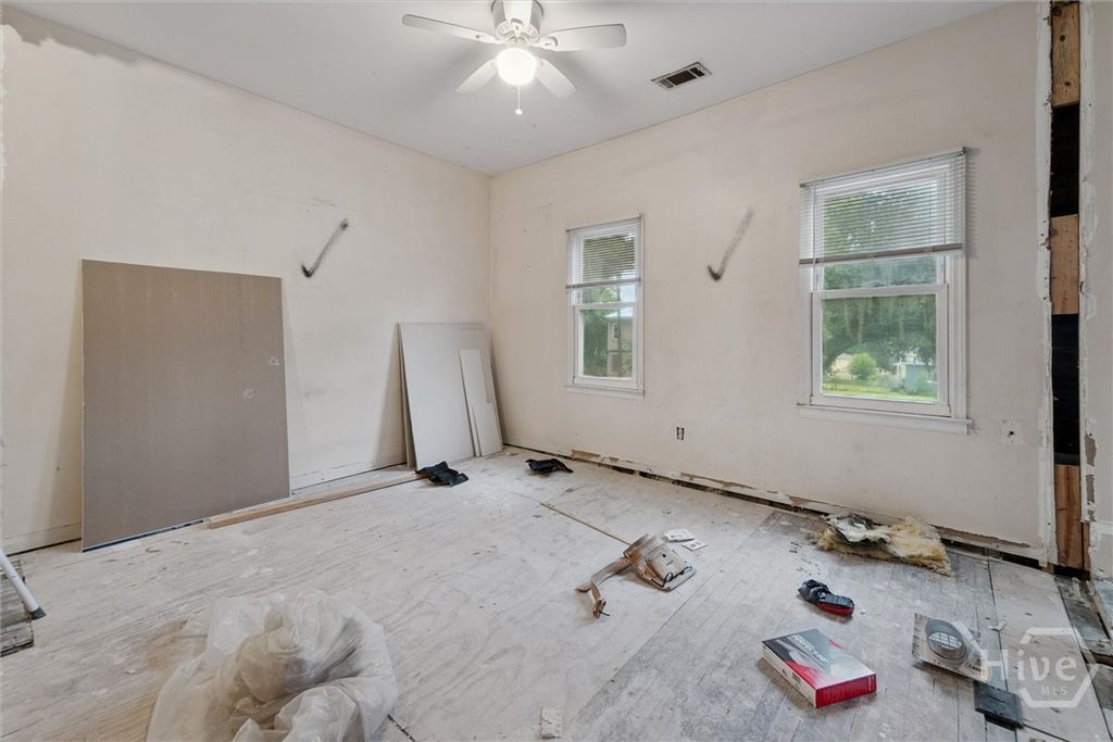 Image 14 of property listing at 818 W 37th Street, Savannah, GA 31415