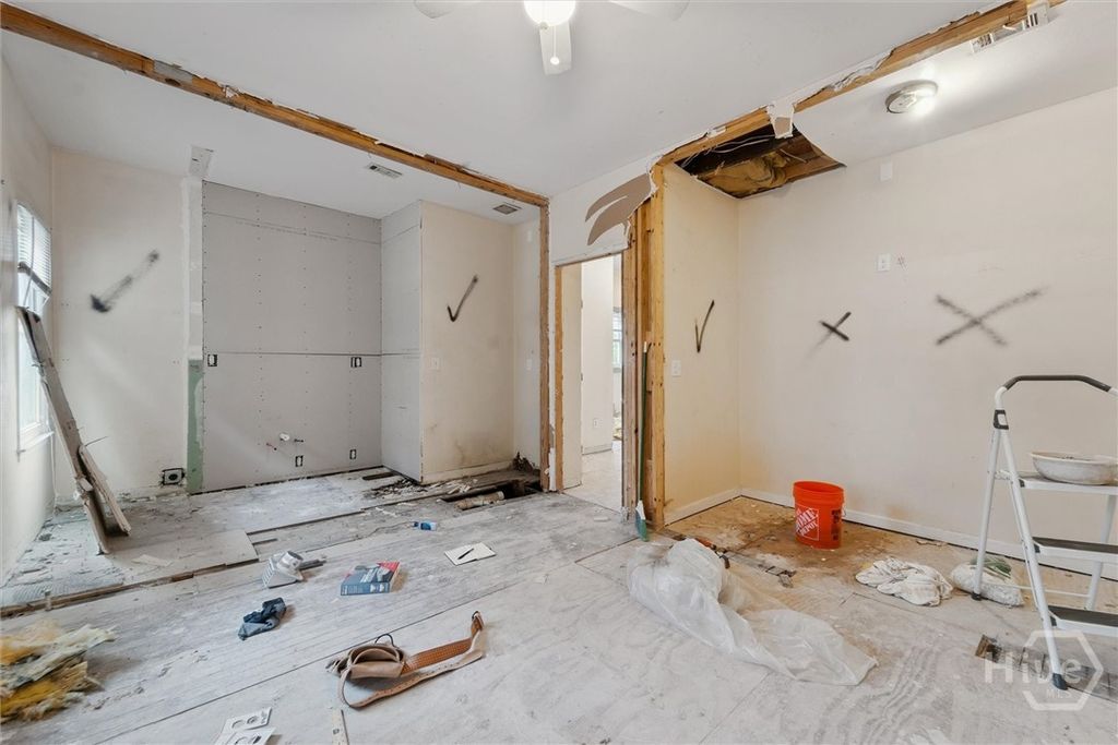 Image 15 of property listing at 818 W 37th Street, Savannah, GA 31415