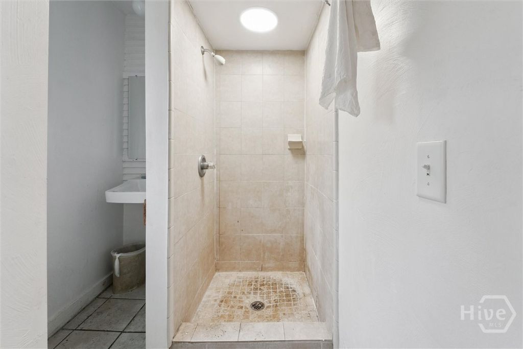 Image 17 of property listing at 818 W 37th Street, Savannah, GA 31415