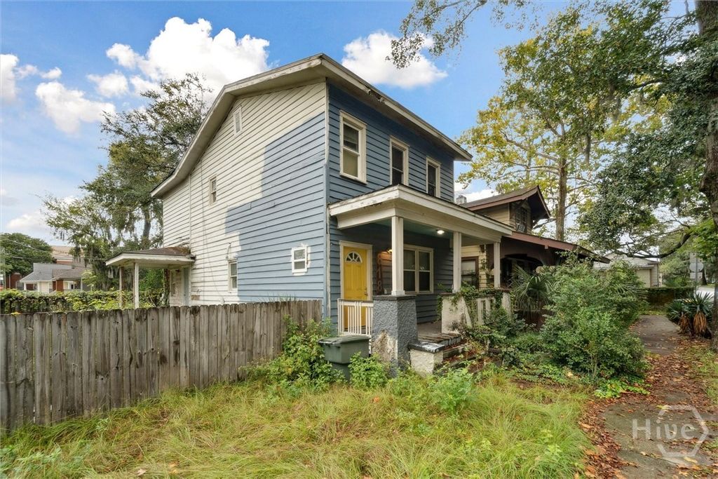 Image 2 of property listing at 818 W 37th Street, Savannah, GA 31415
