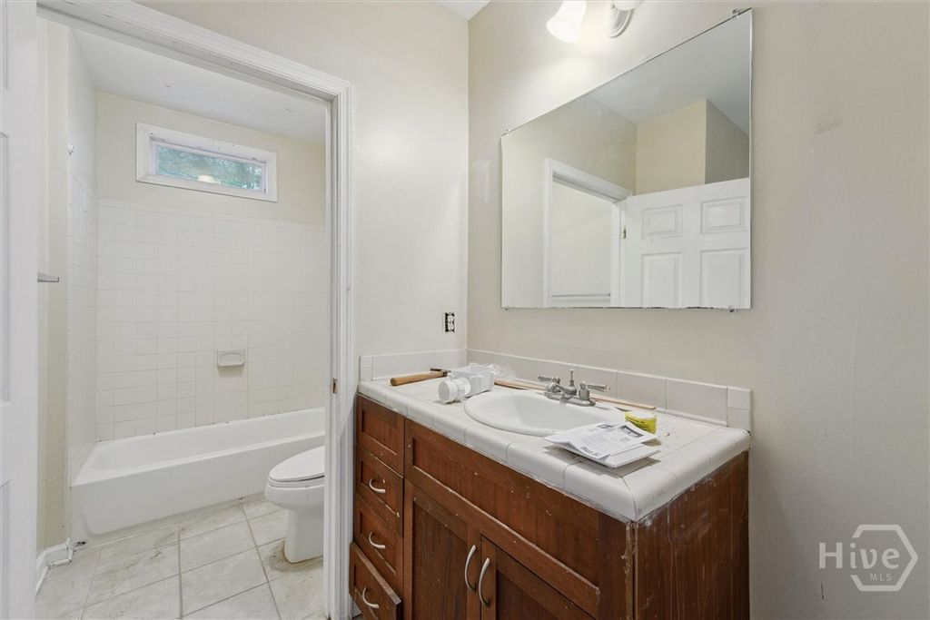 Image 22 of property listing at 818 W 37th Street, Savannah, GA 31415