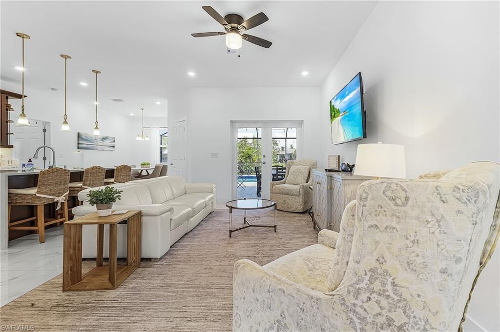 Image 6 of property listing at 1015 SW 15th PL, Cape Coral, FL 33991