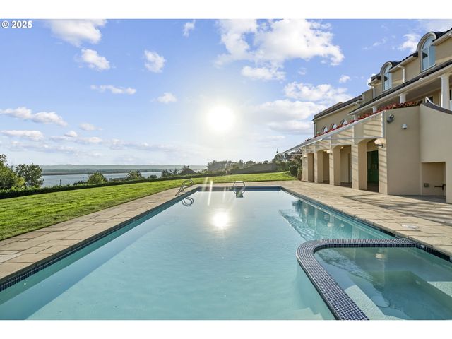 8703 Se PORTER Cir, Vancouver, WA 98664