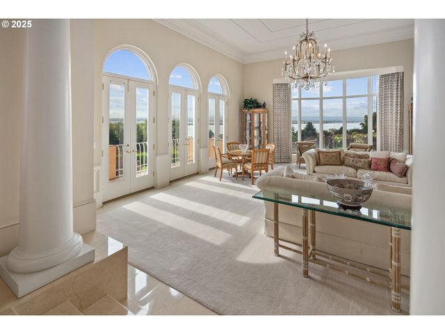 8703 Se PORTER Cir, Vancouver, WA 98664