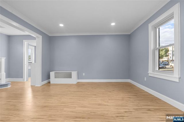 16 Palisade Avenue, Bergenfield, NJ 07621