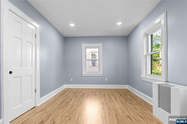 16 Palisade Avenue, Bergenfield, NJ 07621