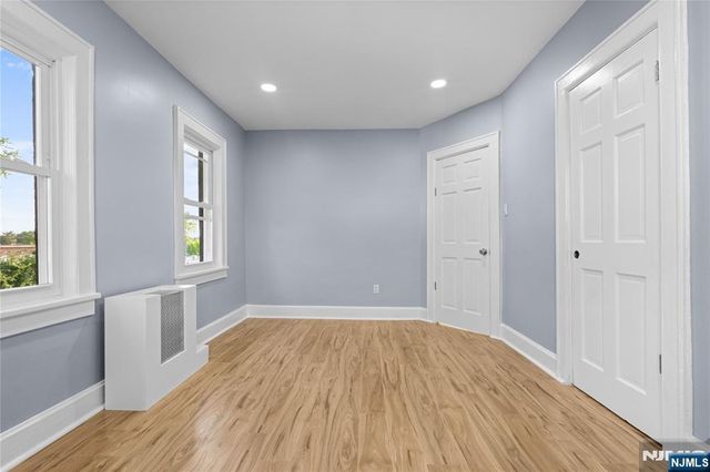 16 Palisade Avenue, Bergenfield, NJ 07621